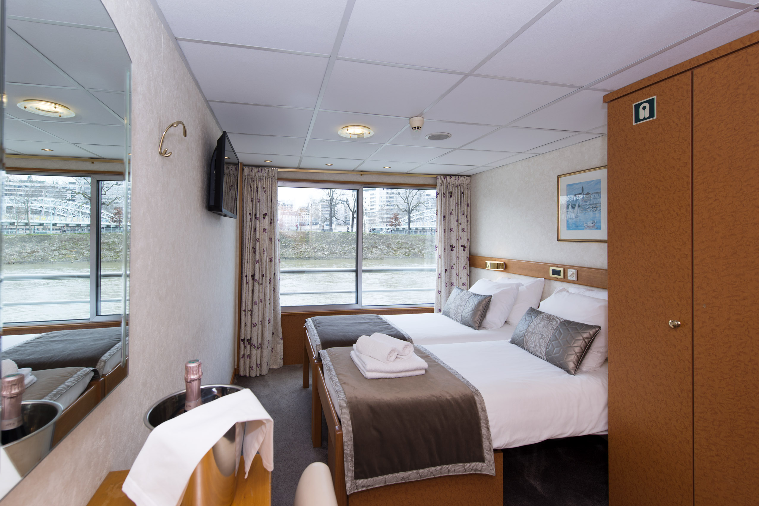 CroisiEurope MS Botticielli Superior Cabin 1.jpg